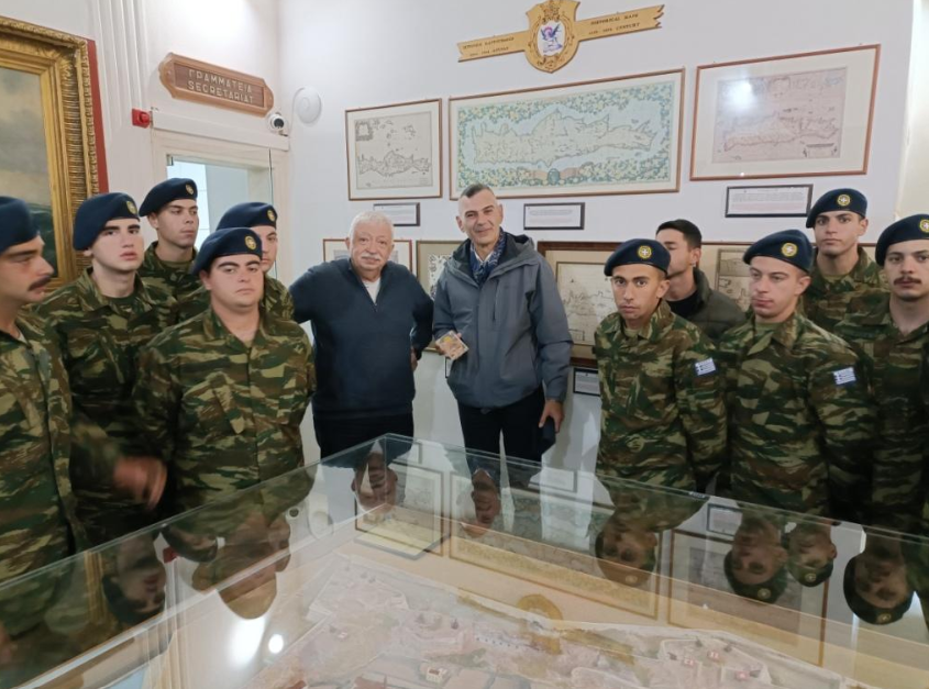 You are currently viewing Επίσκεψη 1ης Μοίρα Αλεξιπτωτιστών