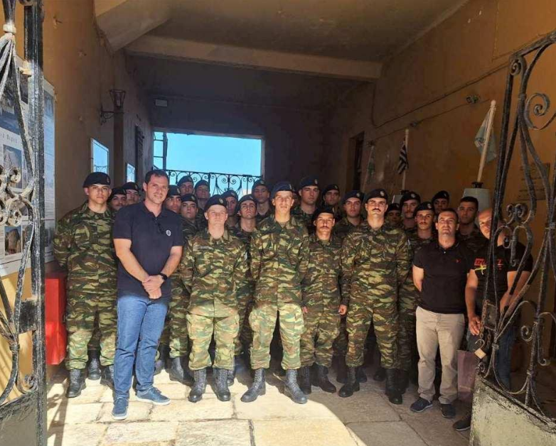 You are currently viewing Επίσκεψη 1ης Μοίρας Αλεξιπτωτιστών