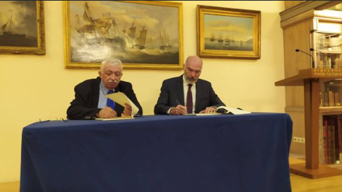 You are currently viewing Υπογραφή Μνημονίου Συνεργασίας μεταξύ Ναυτικού Μουσείου Κρήτης και Ελληνικού Ινστιτούτου Ναυτικής Ιστορίας (ΕΛ.Ι.Ν.ΙΣ)